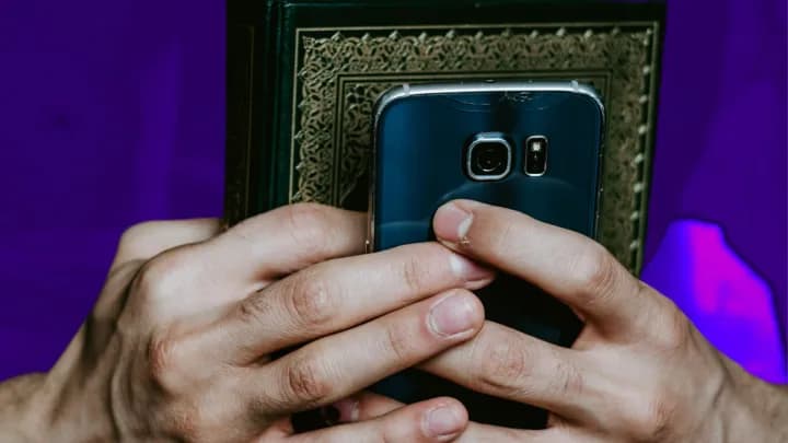 Ask Buddha, AI Jesus, Rabbi Bot... quand le numérique se mêle à la foi