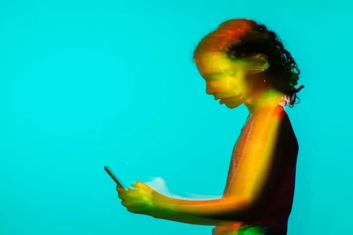 Illustration de la breve : Instagram strengthens teen safety and regulates the use of AI