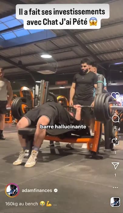 Compte instagram Adamfinances - d'une story avec un homme faisant de la musculation avec comme titre Il a fait ses investissements avec ChatGPT