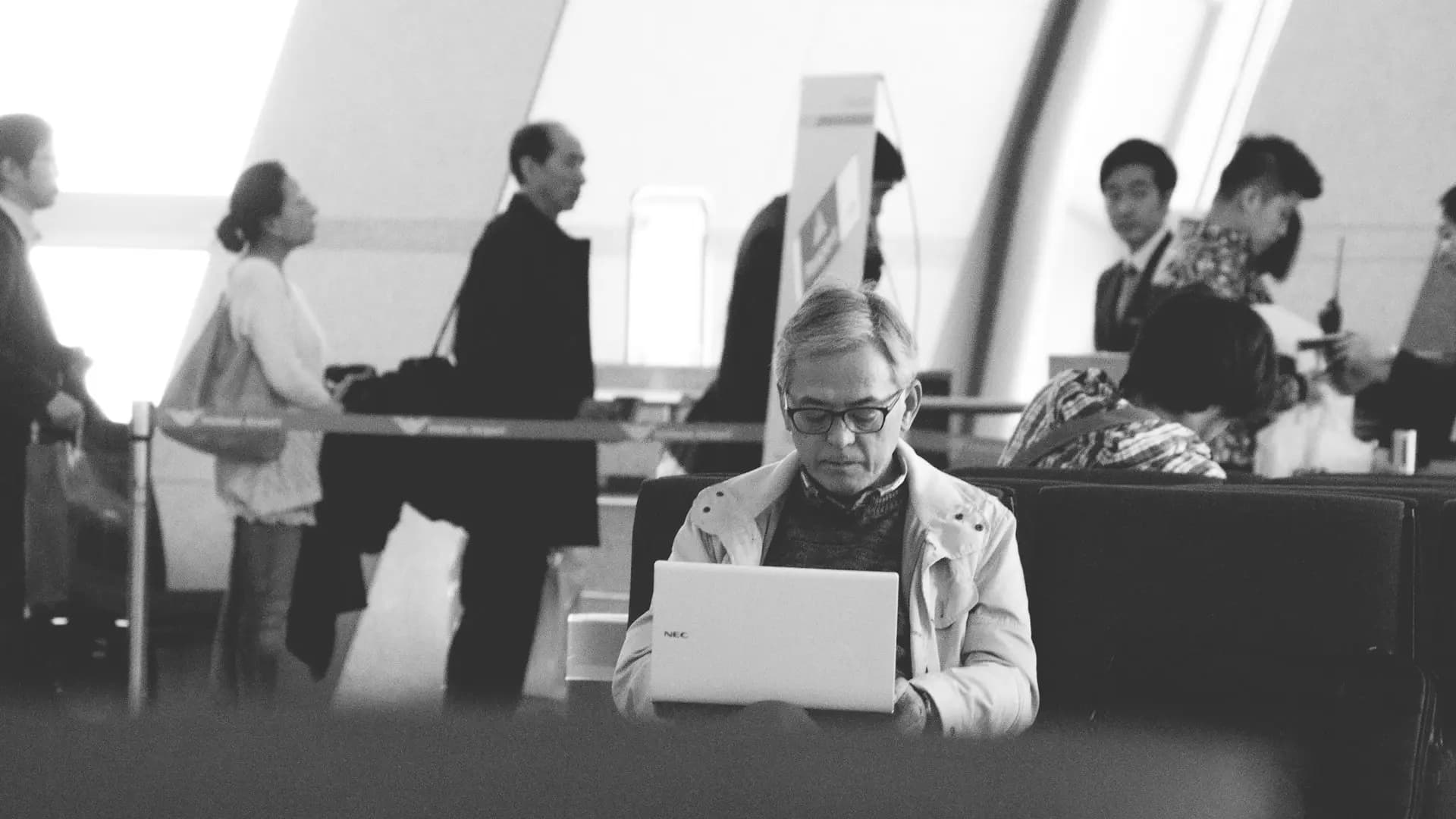 Illustration de l'article : Mamie, tu peux me prêter ton smartphone ? : panorama des usages digitaux des seniors